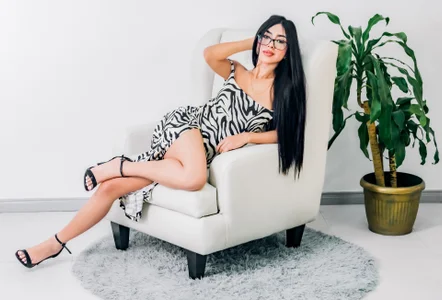 Sara_albrecht CHERRY BLACK AND WHITE Pic 4