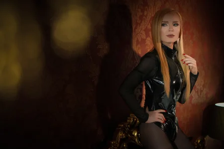 Chloe_Richardson NaughtyGirl Pic 4