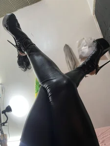 Hot View🥵 de MissSamDomina  2 photos