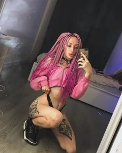 ladyytwerk_ Public Pic 3