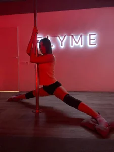 I'm doing the splits! Look how flexible I am!