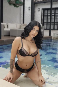 VictoriaLeia sunny day Pic 4