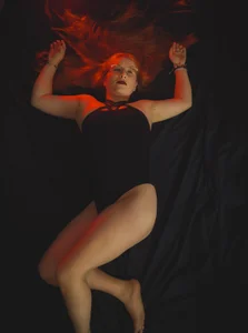 AllisonRoberts_ Elegance in every curve… and a fire that does not go out 🔥✨ Immagine 