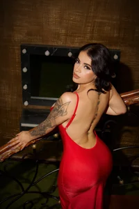 KateSunder "Scarlet Elegance: A Red Dress Affair" Foto 2