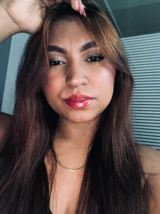 Emylilux Authenticity in the foreground😍 Pic 4