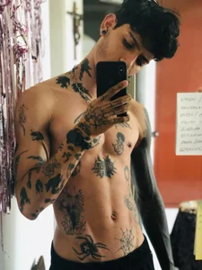 Vergil_Noir_ Public  5. fénykép