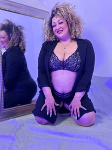 Katti_Barrera Casual wear elephant clothing shows sensuality and eroticism 🔥 Foto 3