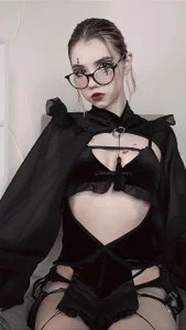 YumikoMoriのdark witch teacher😈👓の 3枚の写真