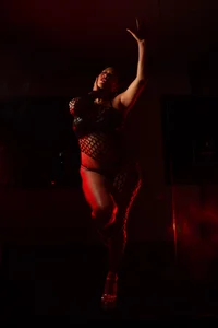 AlixLong I love seeing my body in the dark, do you want to enjoy it? Immagine  2