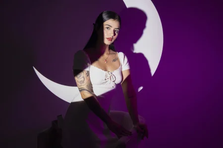 Samyscott_ Samy Under the Moonlight 🌙✨ Bilde