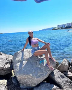 bell_Alice beach day🩵🏖️🫧✨✨✨ Pic 2