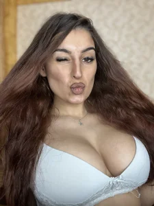 V od VallerieJones  2 snímek