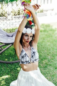 ChanelAdamss_ 🌴🌼 ALOHA Pic 3