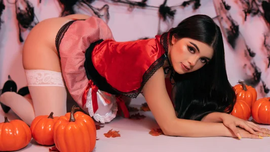 LaraLxr Halloween Pic 5