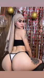 seraphine_arabic Don't look at me like that... or I'll end up doing something you won't be able to forget 😈💜 Pic