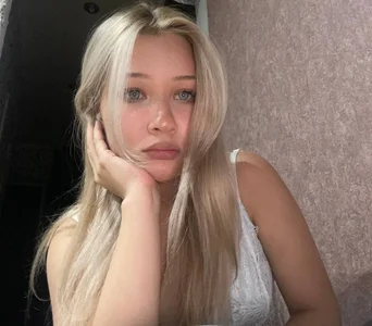 Cira_BabyFace Shy Lace Tease Pic