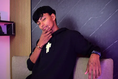 Kyle_Dimons Public  3টি ছবি