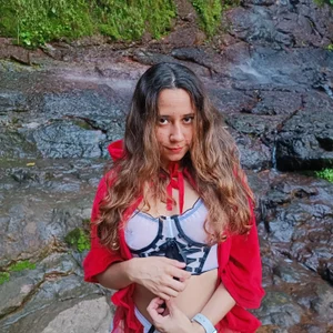 lovely_kitt let's play in the forest 🐺🎀 Bilde 3