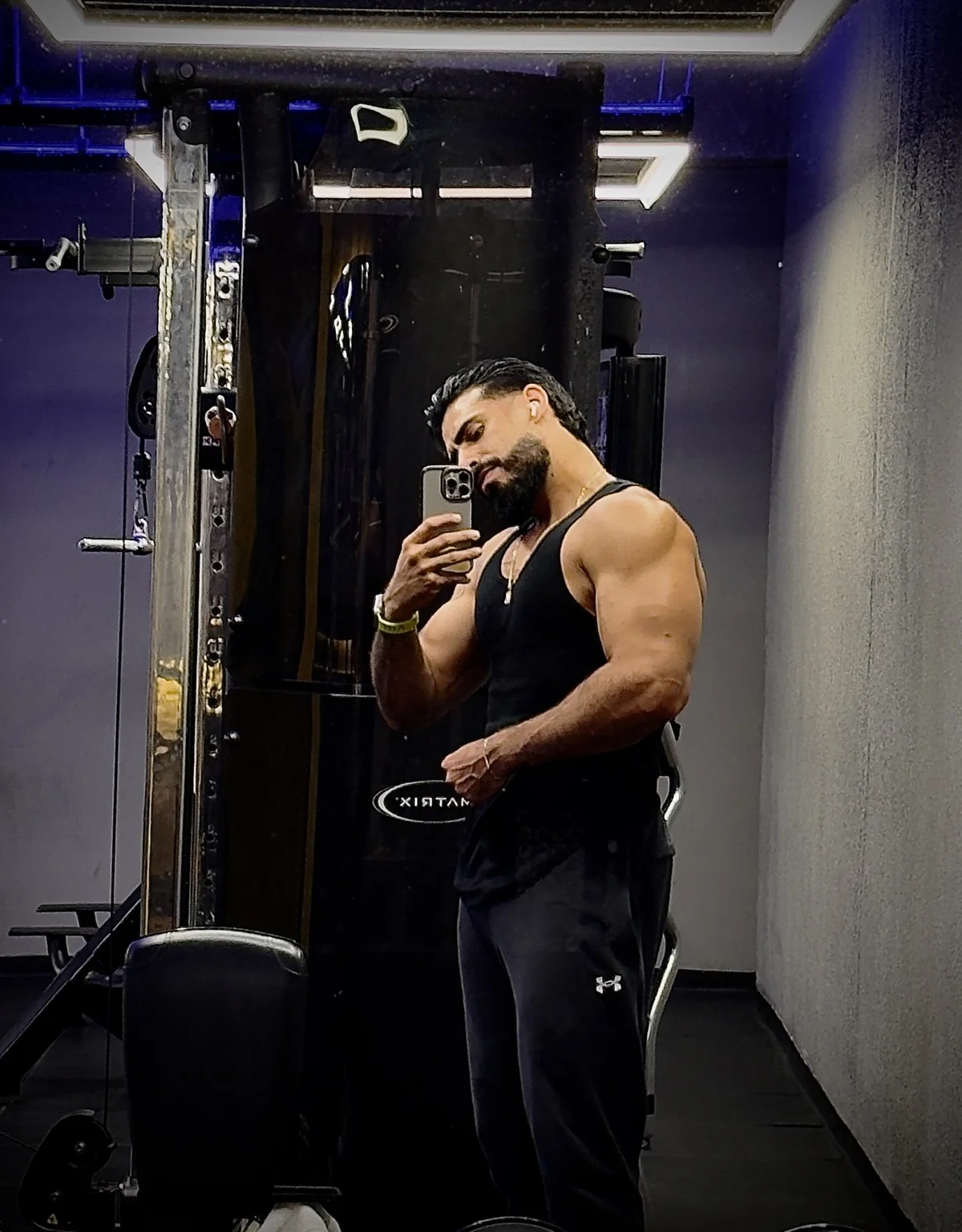 Трендове зображення  4534 Ryan_Black3