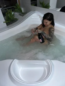 GabyMejiaa Cheers my Gaby lovers, I love you❤️🍾 รูป  7