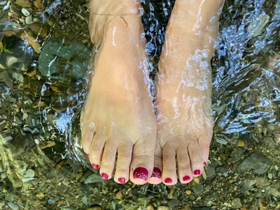 karenmilf_4 my cute feets and hands Billede 2