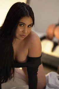 NikkiBotero Public 사진 3