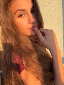 HoveNenets A smile or a look? Which one catches your attention more? ✨ Pic 3