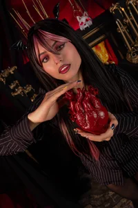 EmilyWithe Draculaura’s dark little secret🌙 slika