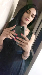 LuvLayla Public Foto