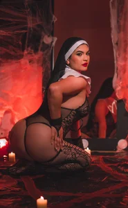 Veronicalanx1 Between Heaven and Pleasure 🖤🔥  2টি ছবি