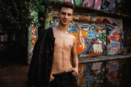 LarryProject's XXX Nude Photo 2