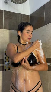 Heidy_WellsShower sexy Bild 7