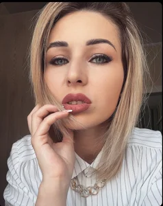 NikkiiStill Public Pic 5