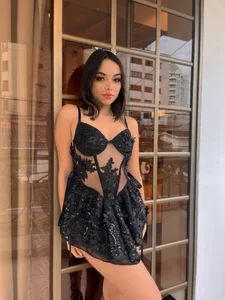 NaomiSainz on Black Friday we will all be happy รูป  3