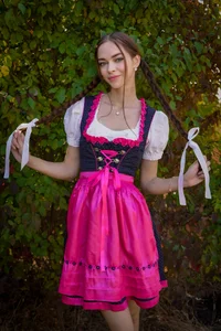 Undertheskin Oktoberfest صورة واحدة|Undertheskin Oktoberfest صورتان|Undertheskin Oktoberfest  4 صور|Undertheskin Oktoberfest  4 صورة