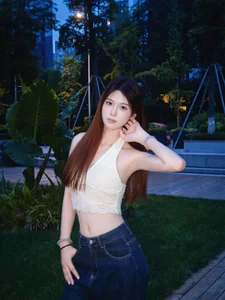 yiyi__01 么么么 Pic 4