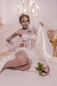 missebonyvegas_cr KISS ME BEFORE I BITE 💋🧟‍♀️ - {count, plural, one {תמונה אחת} two {שתי תמונות} many {# תמונות} other {# תמונות}}