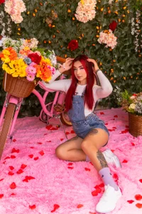 HannaRed_ Beautitful like ur favorite flower🥵🥵🥵  3. fénykép
