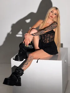 HannaConnor_ Dark and Glam slika 2