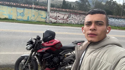 Adventures on my motorcycle and my dream de Mrjustin_sebas  6 Imagens