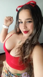 LaurenWelly_ Public Pic 4