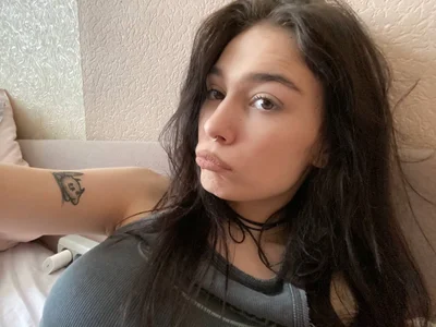 LynnCiprian A little bit of me 🤳 รูป 