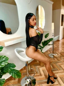 SEXY BRUNETTE od sharon_hill  7 snímek