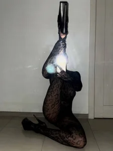 FoxyFeetOnlyOne Foot Mistress Tease Pic