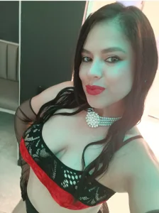 I spent an afternoon being mischievous😈👄 od MonserratLune_  snímek