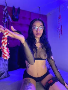 RoxaneBons be my slave Pic 3