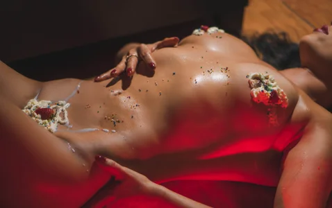 Victoriaawell_ Come by strawberry, stay otherwise Poză 2