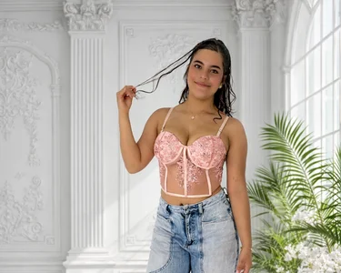 VaiaLowell Public Hình 3