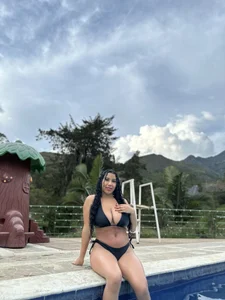 serena_willow In the pool Hình 3