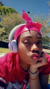 Guess what's next? 😘 de Zoebaby2007  3 Imagens